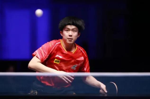 申花队友：谢鹏飞属于人狠话不多的类型，心里能盛得住事儿.