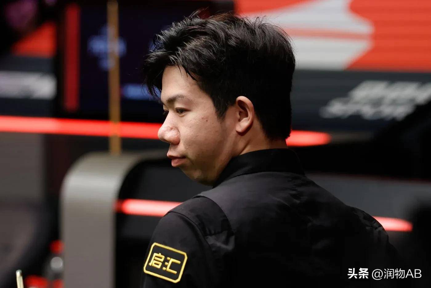 拜仁官方：于帕梅卡诺左膝关节内出现游离体，将缺席几周.